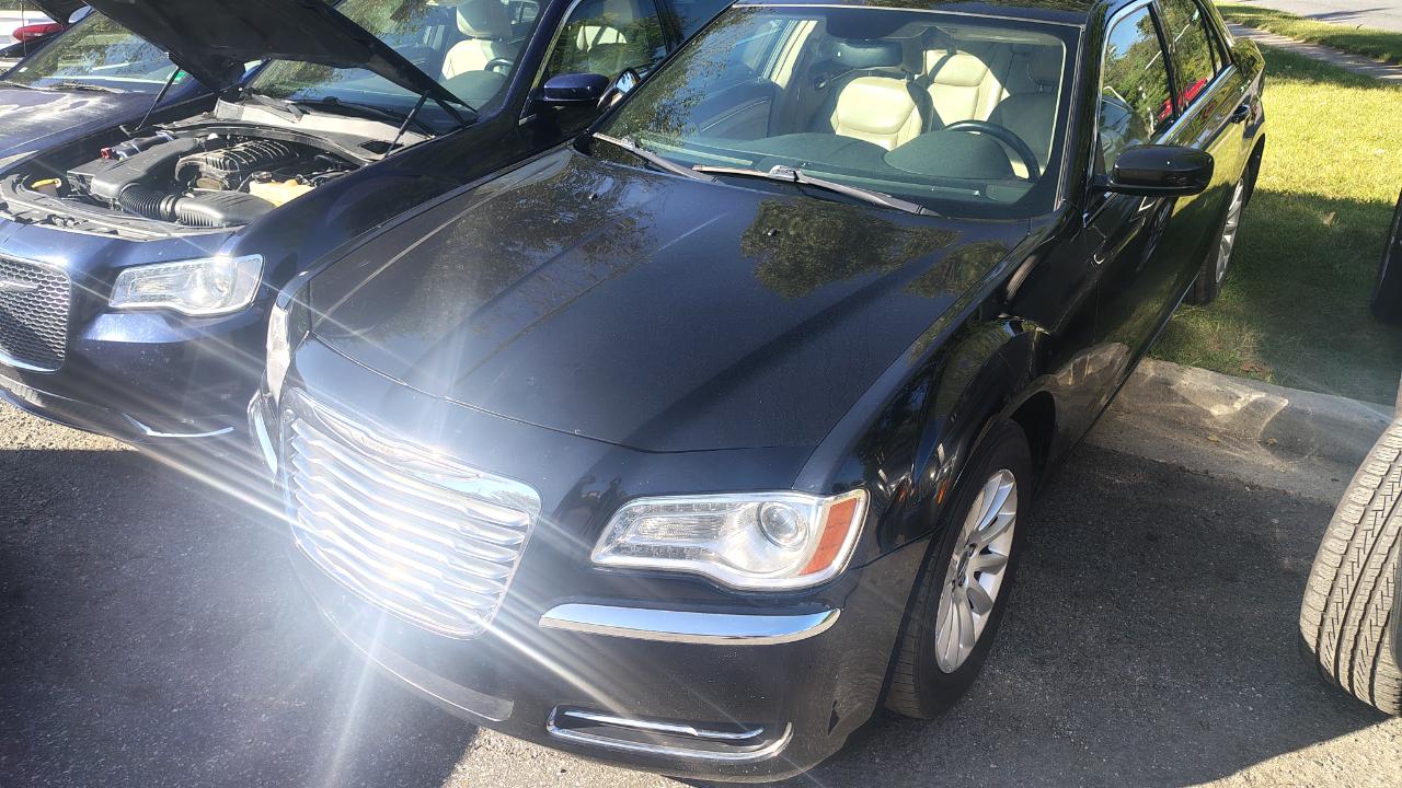 Chrysler 300 4dr Sdn RWD 2014