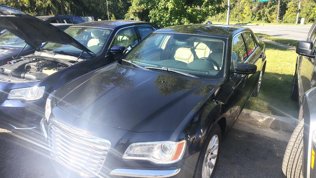 Chrysler 300 4dr Sdn RWD 2014