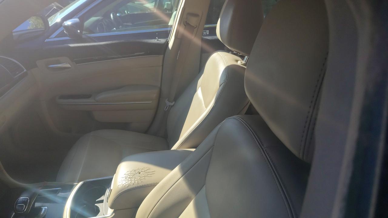 Chrysler 300 4dr Sdn RWD 2014