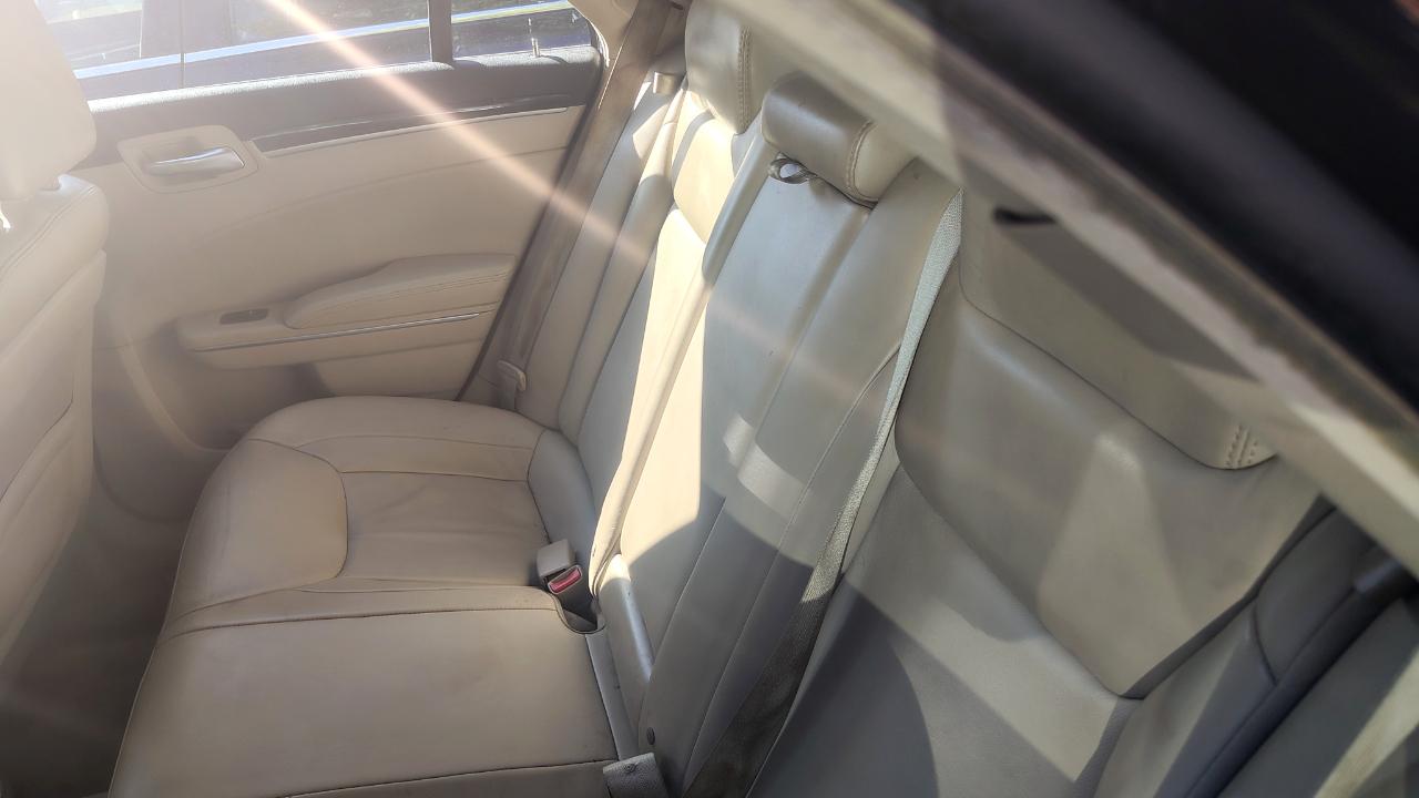Chrysler 300 4dr Sdn RWD 2014