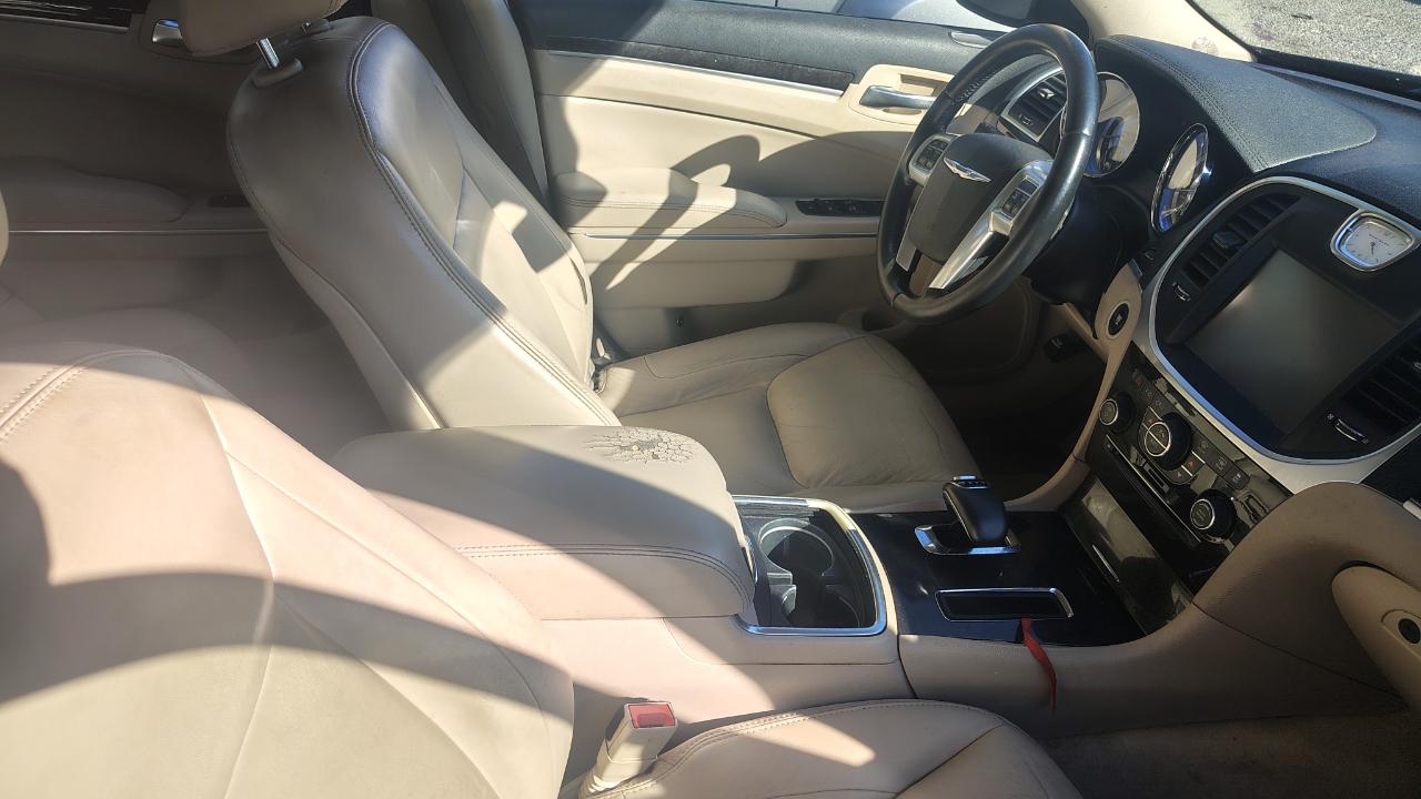 Chrysler 300 4dr Sdn RWD 2014