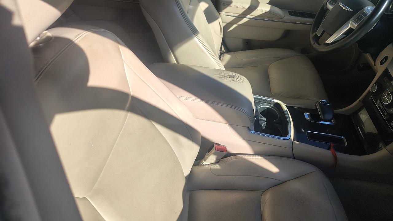 Chrysler 300 4dr Sdn RWD 2014