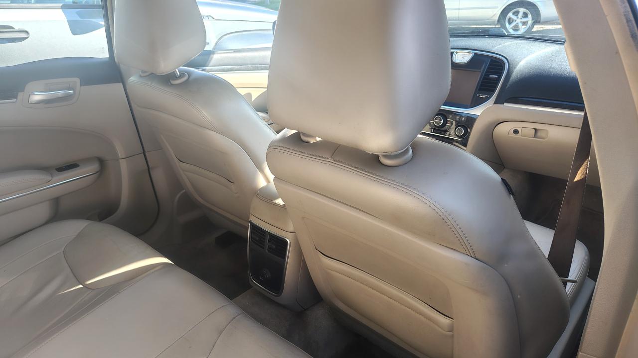 Chrysler 300 4dr Sdn RWD 2014