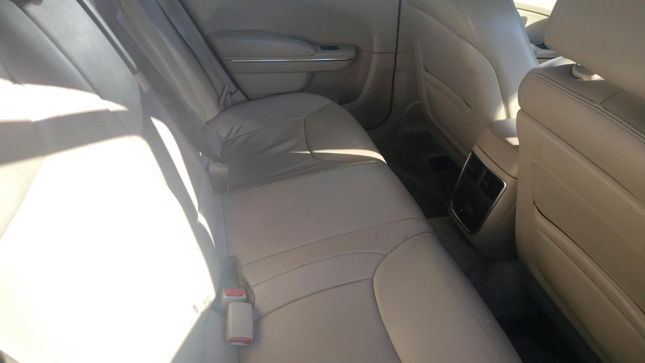 Chrysler 300 4dr Sdn RWD 2014