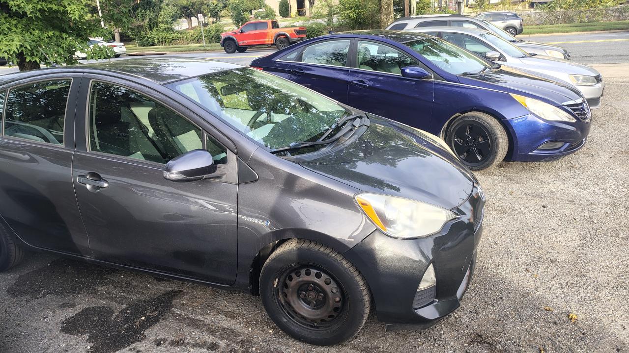 Toyota Prius c 5dr HB Three (Natl) 2012