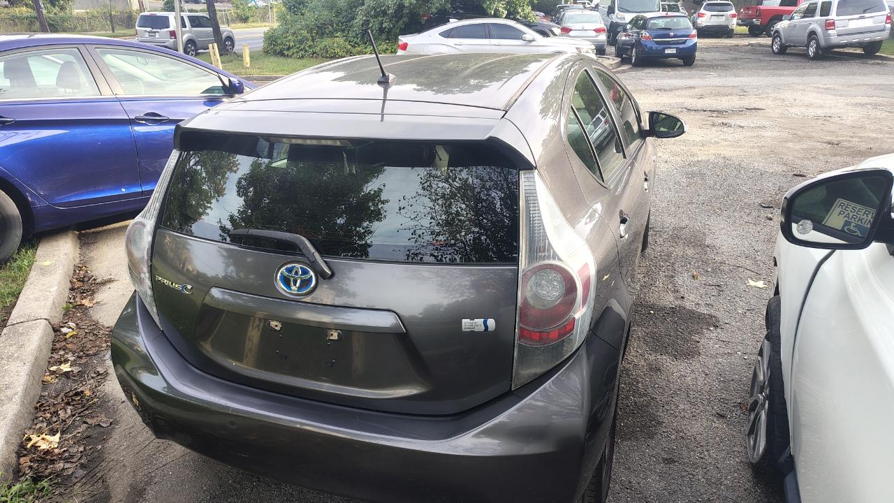 Toyota Prius c 5dr HB Three (Natl) 2012