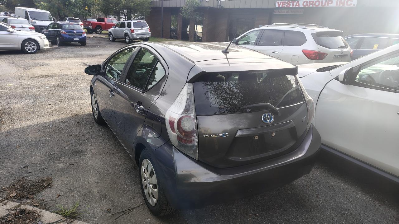 Toyota Prius c 5dr HB Three (Natl) 2012