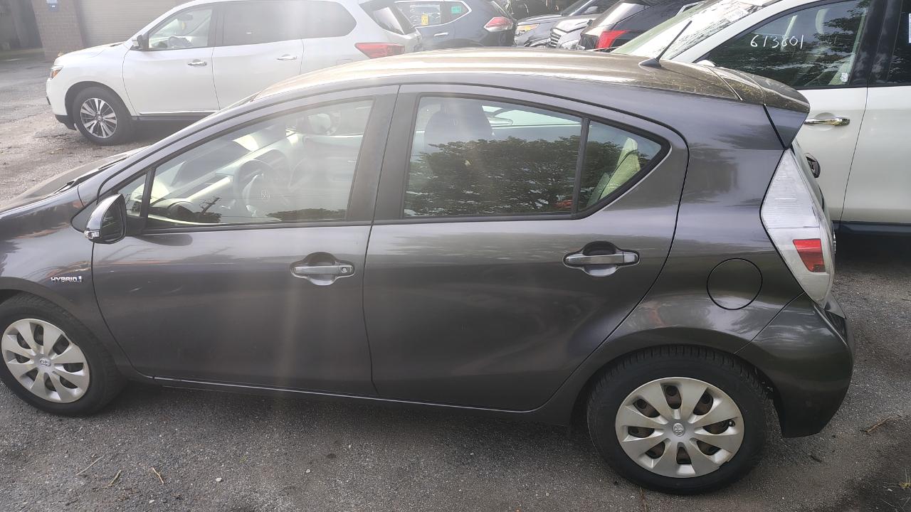 Toyota Prius c 5dr HB Three (Natl) 2012
