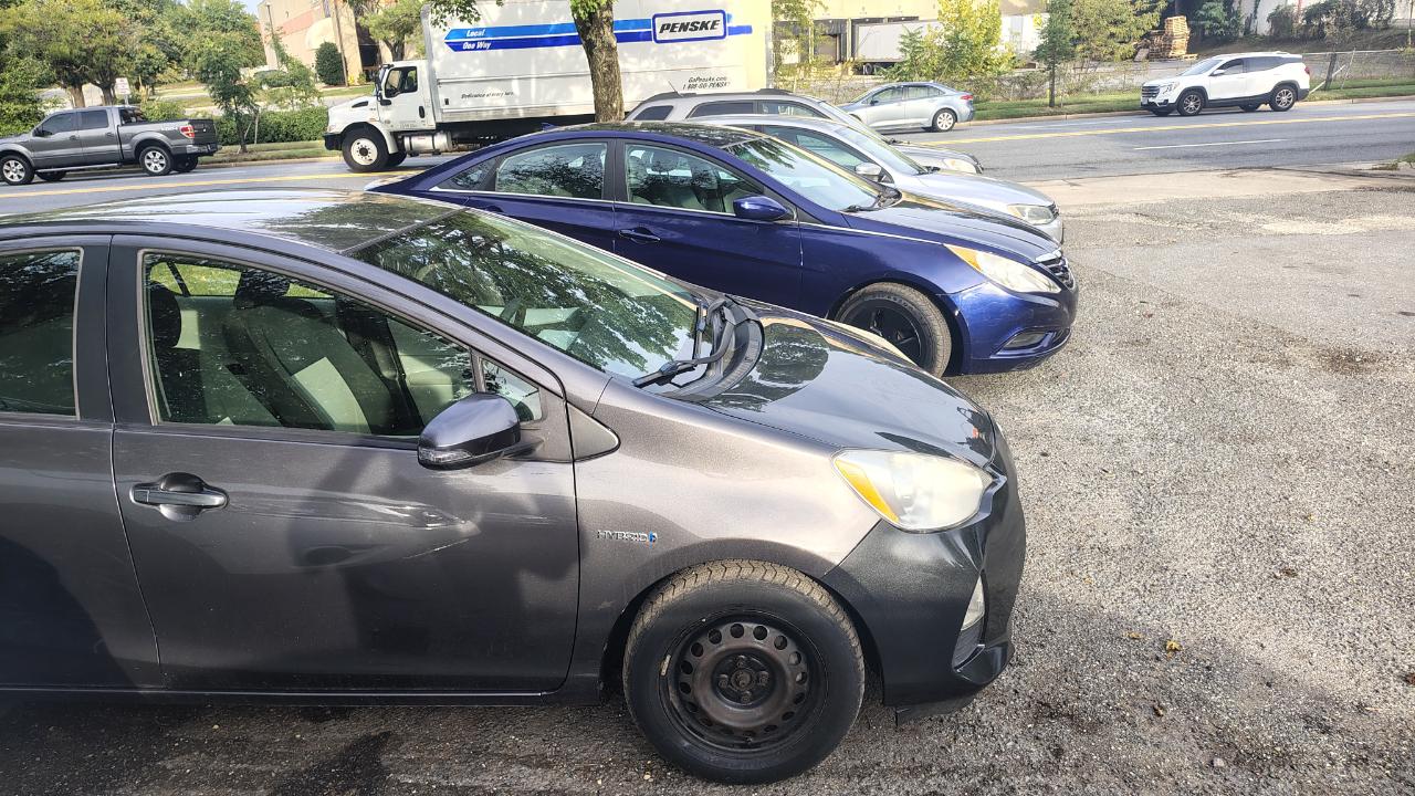 Toyota Prius c 5dr HB Three (Natl) 2012