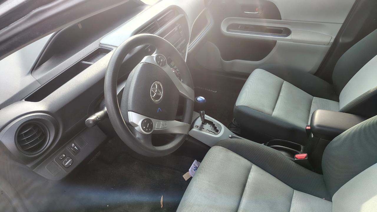 Toyota Prius c 5dr HB Three (Natl) 2012