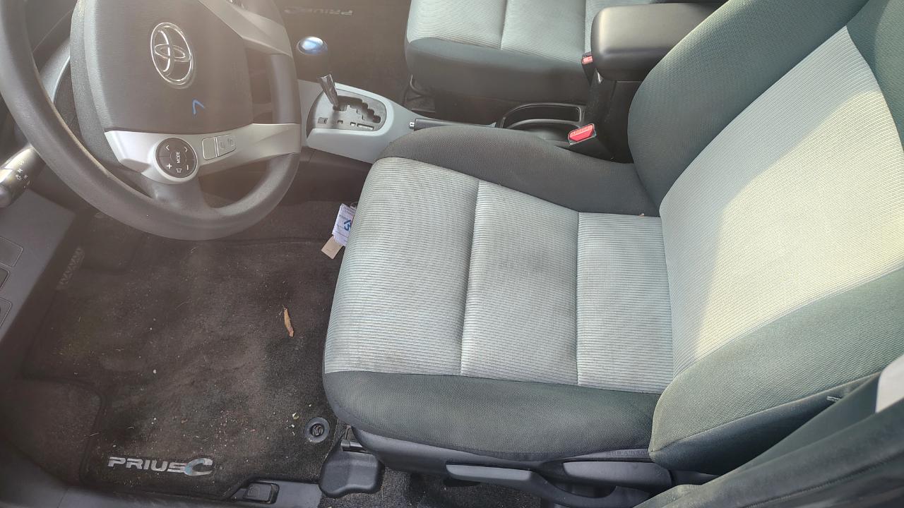 Toyota Prius c 5dr HB Three (Natl) 2012