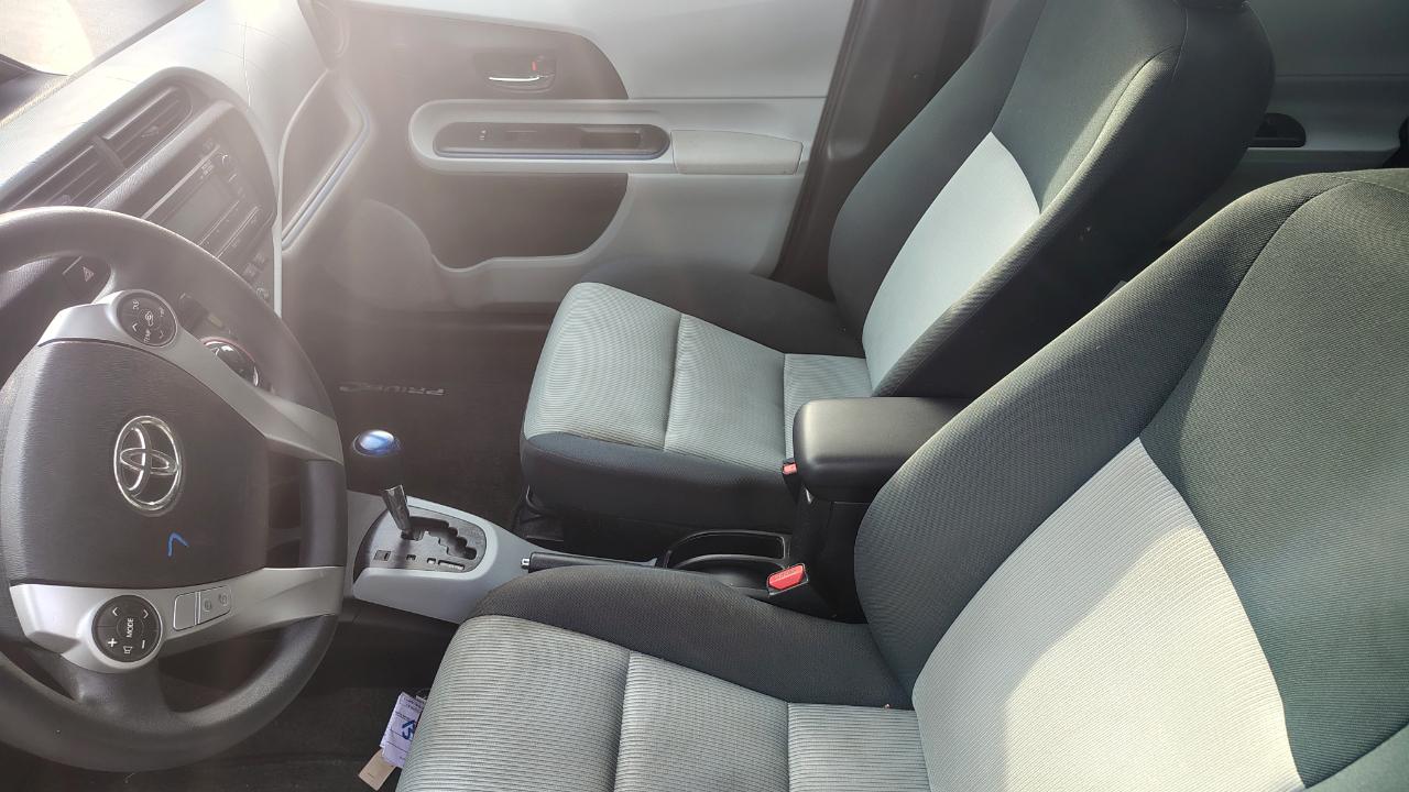 Toyota Prius c 5dr HB Three (Natl) 2012