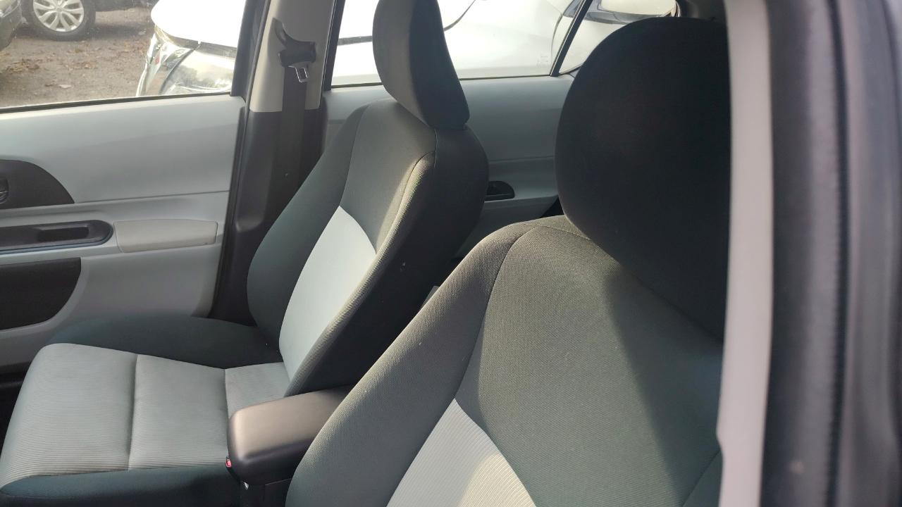 Toyota Prius c 5dr HB Three (Natl) 2012