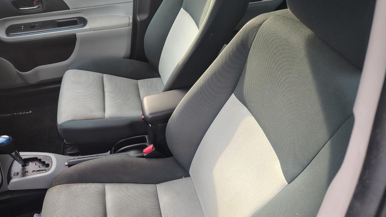 Toyota Prius c 5dr HB Three (Natl) 2012