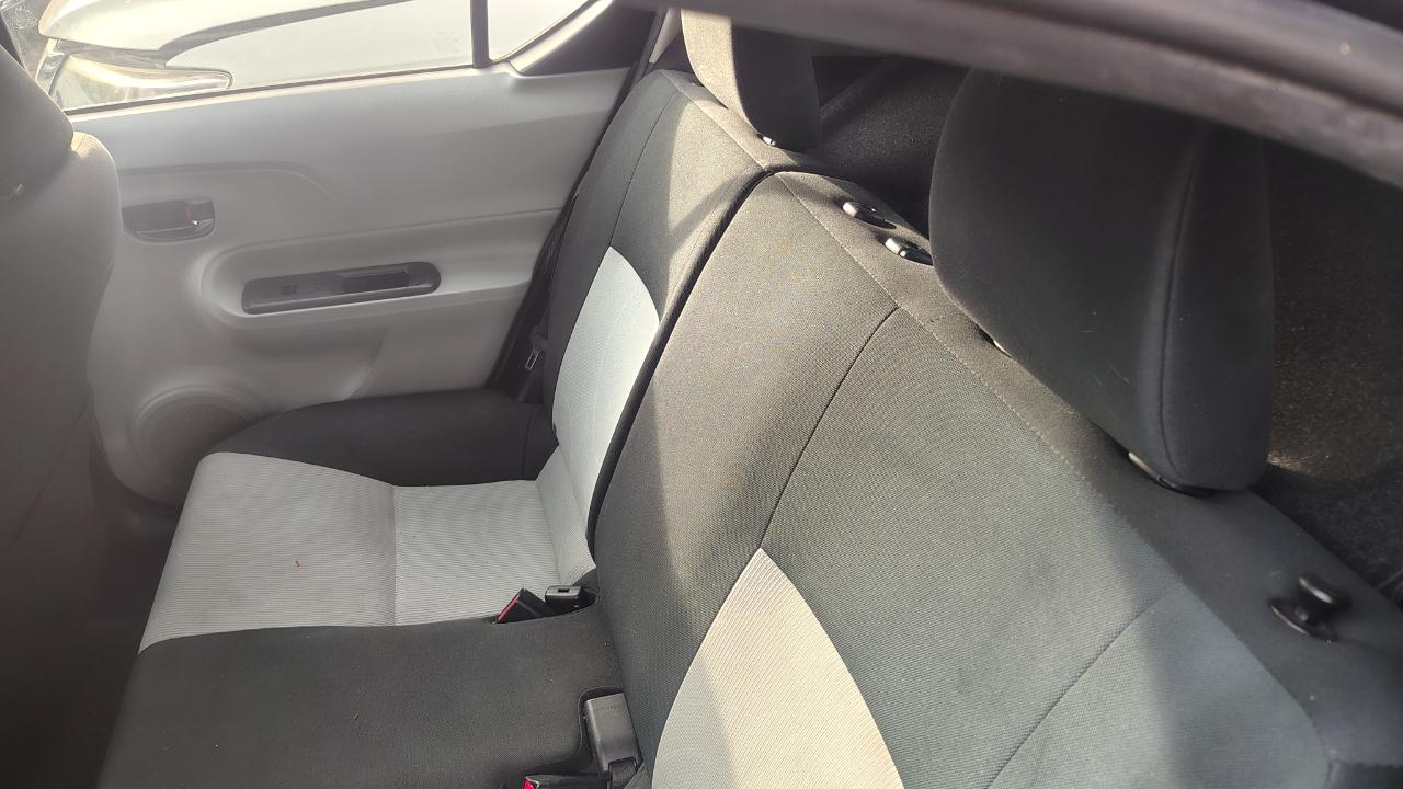 Toyota Prius c 5dr HB Three (Natl) 2012