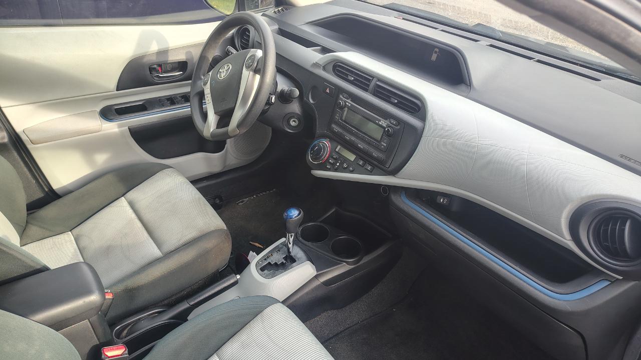 Toyota Prius c 5dr HB Three (Natl) 2012
