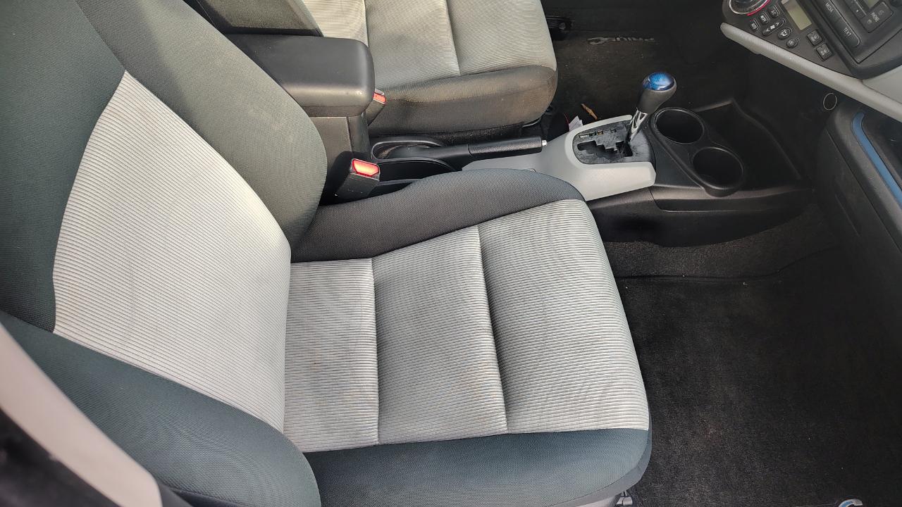 Toyota Prius c 5dr HB Three (Natl) 2012