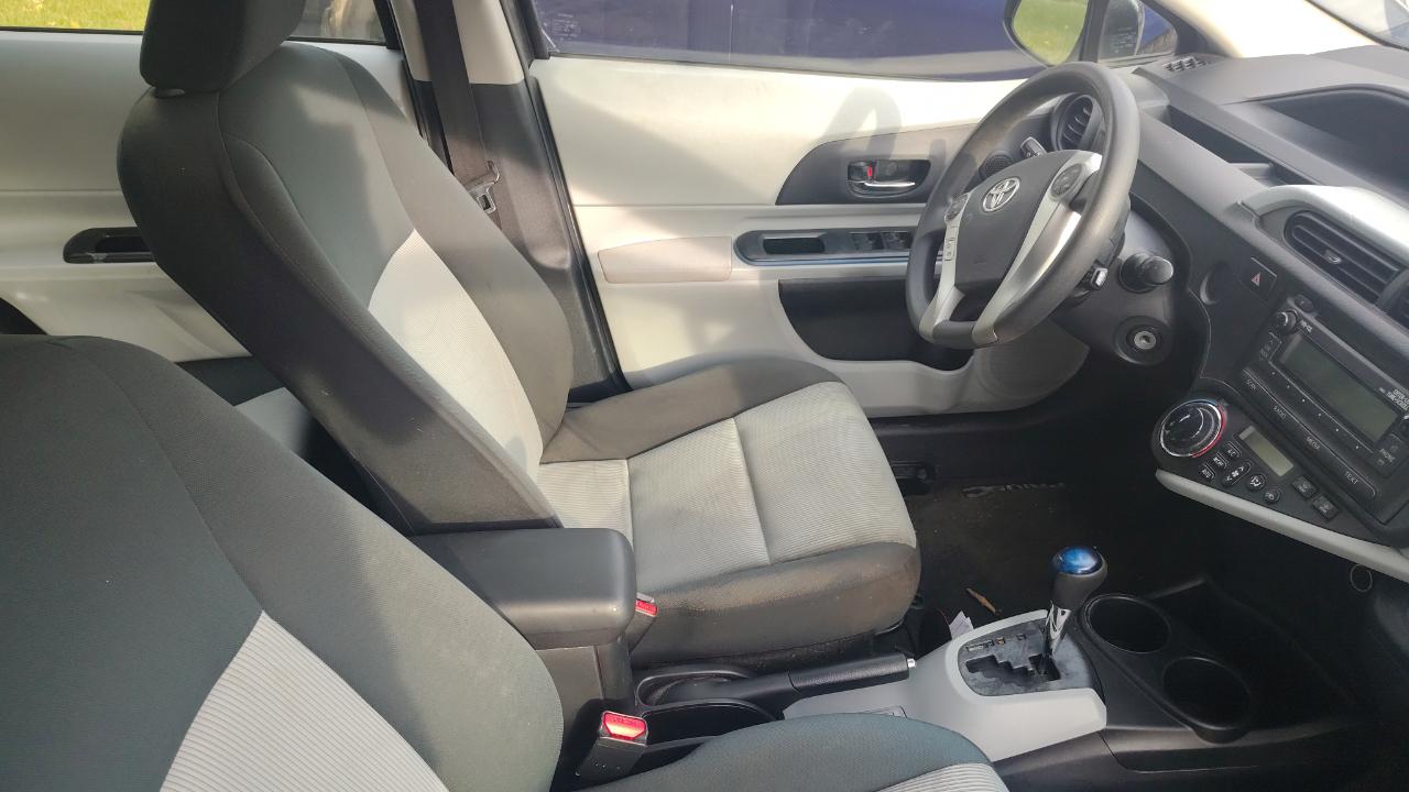 Toyota Prius c 5dr HB Three (Natl) 2012