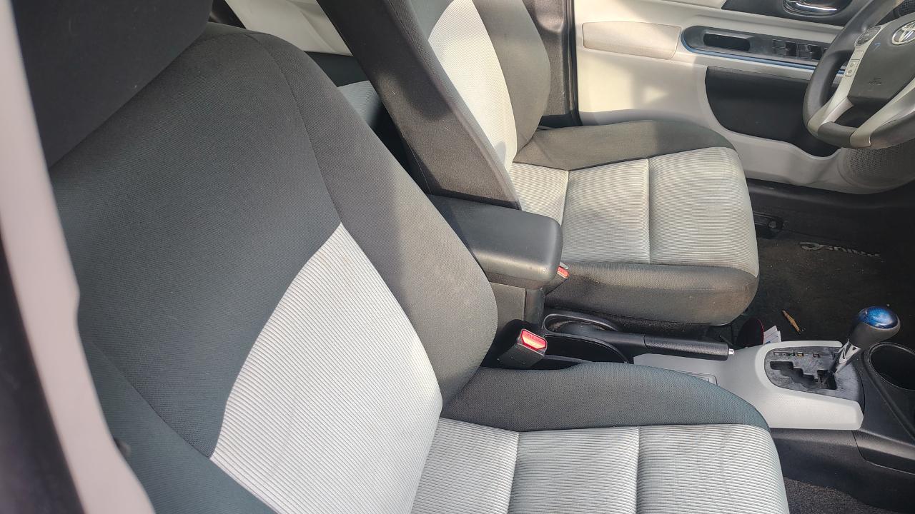 Toyota Prius c 5dr HB Three (Natl) 2012