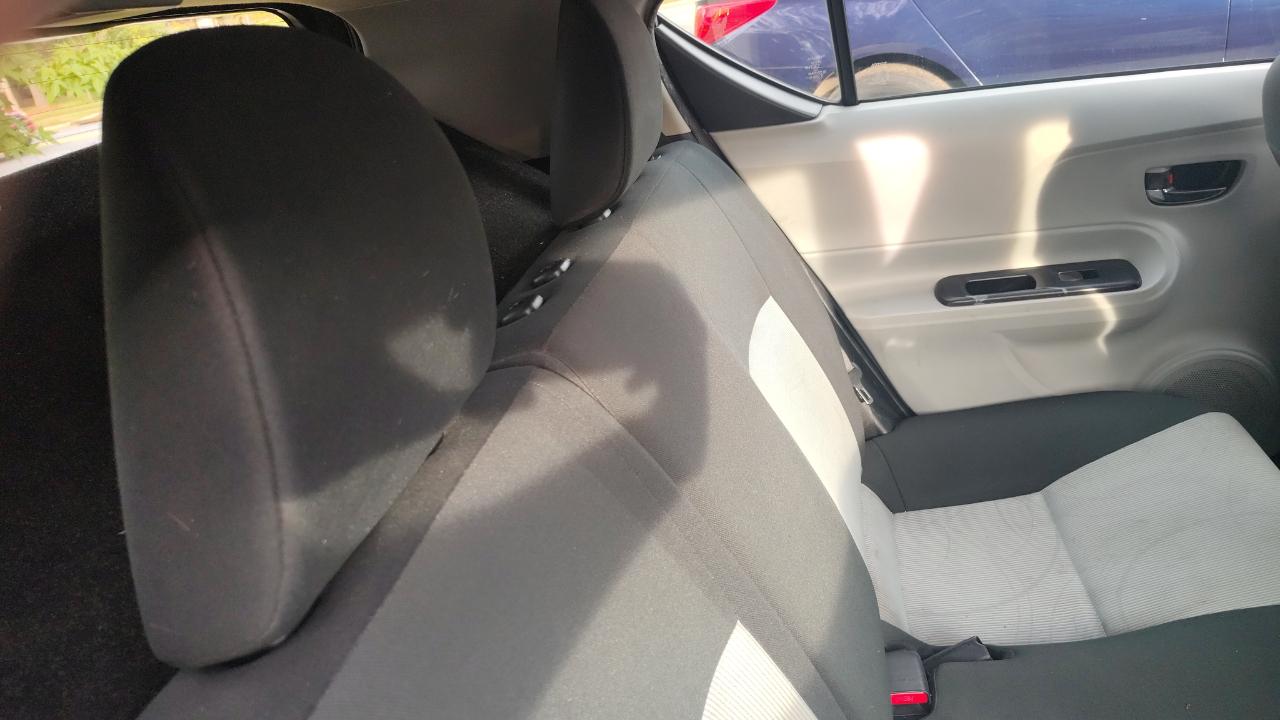 Toyota Prius c 5dr HB Three (Natl) 2012