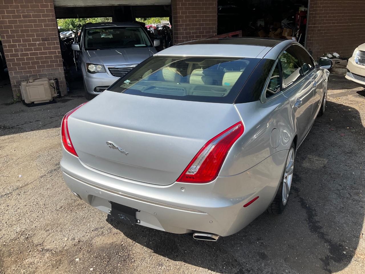 Jaguar XJ 4dr Sdn XJL 2012