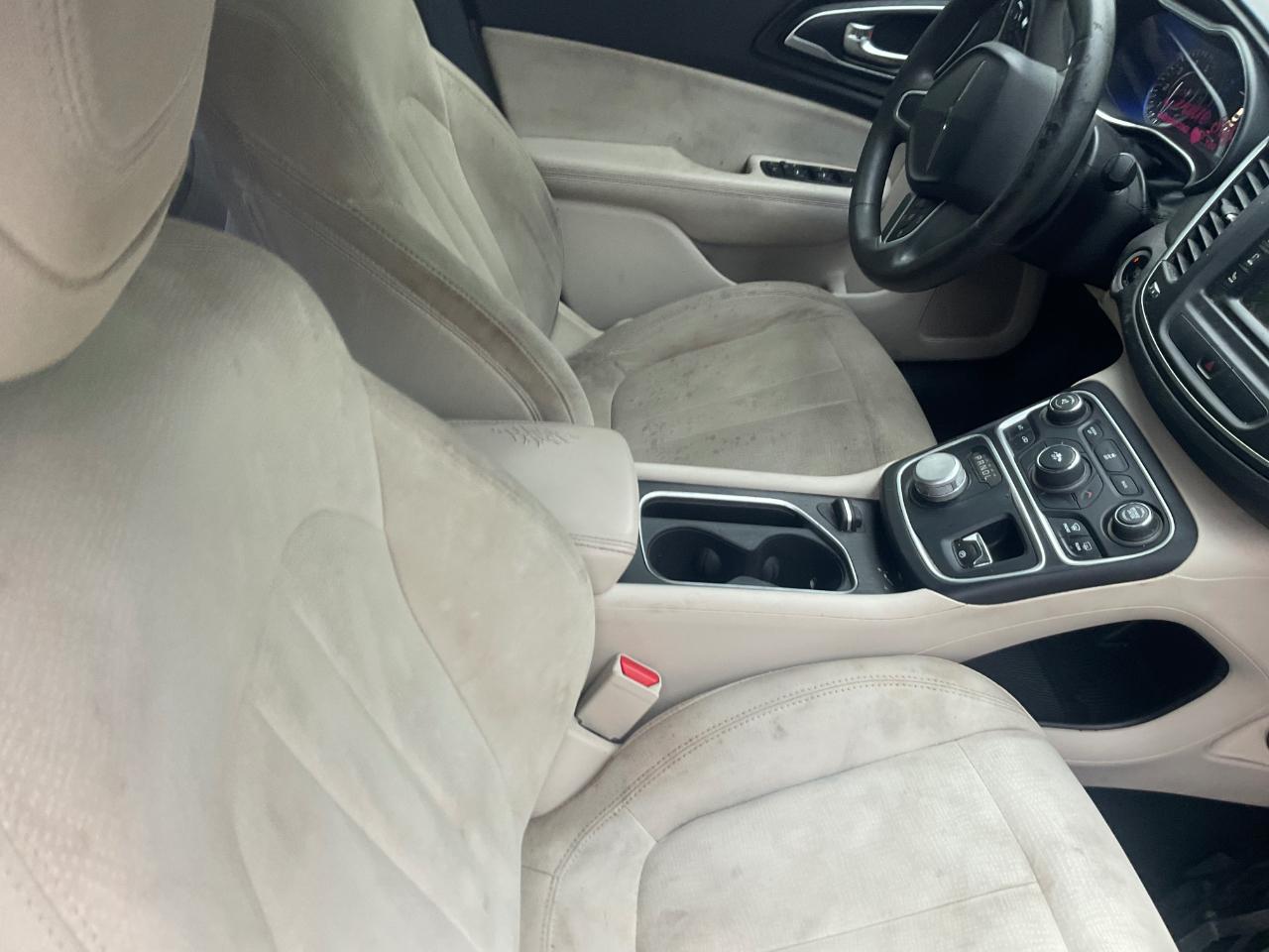 Chrysler 200 4dr Sdn Limited FWD 2015