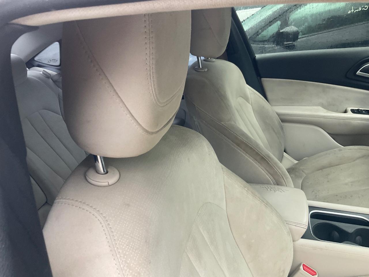 Chrysler 200 4dr Sdn Limited FWD 2015