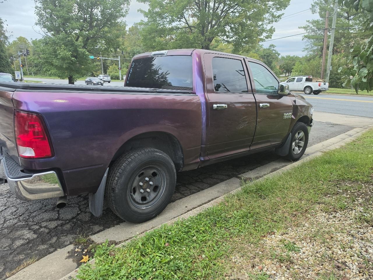 RAM 1500 4WD Crew Cab 140.5" ST 2014