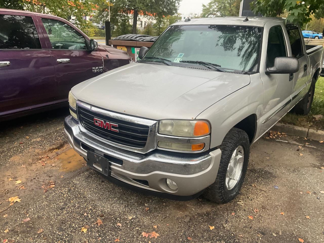 GMC Sierra 1500 Crew Cab 143.5" WB 4WD SLE 2005