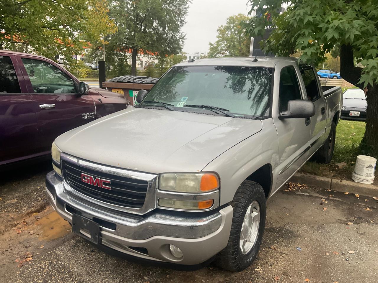 GMC Sierra 1500 Crew Cab 143.5" WB 4WD SLE 2005