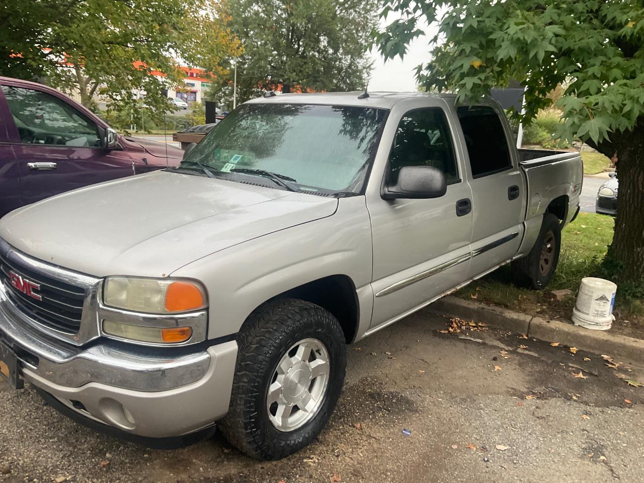 GMC Sierra 1500 Crew Cab 143.5" WB 4WD SLE 2005