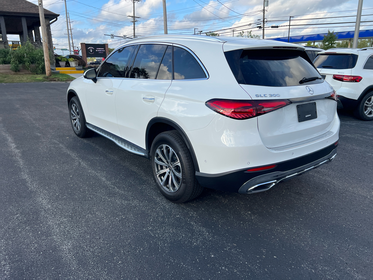 2025 Mercedes Benz GLC 300 4MATIC photo 2