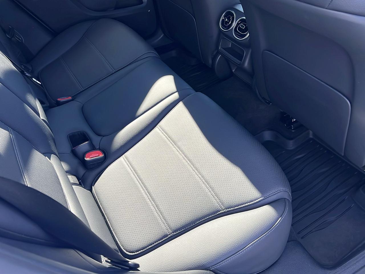 Mercedes-Benz GLC GLC 300 4MATIC SUV 2025