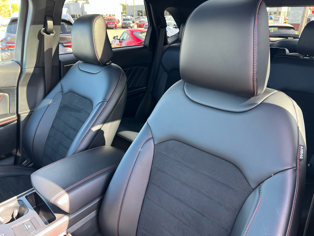 2022 Ford Edge ST-Line photo 2