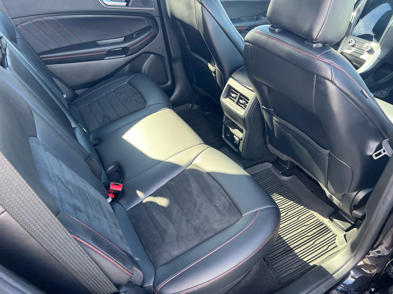 2022 Ford Edge ST-Line photo 8