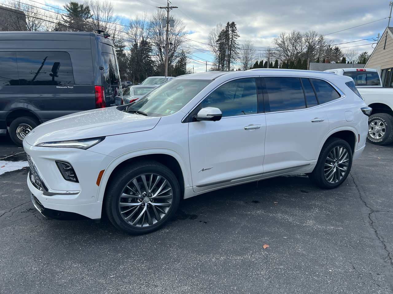 2025 Buick Enclave 4dr Avenir