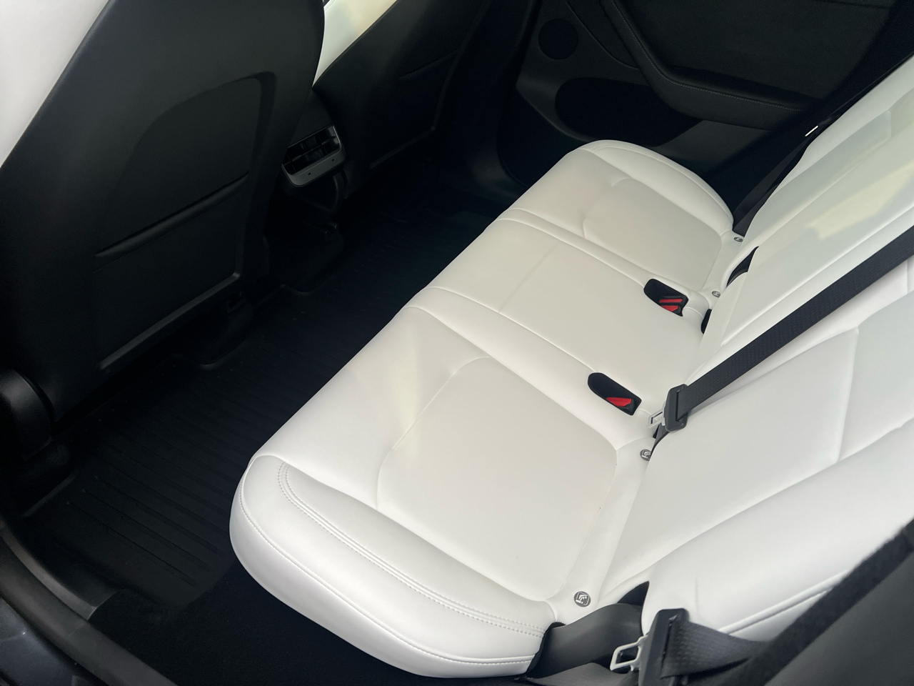 Tesla Model Y Long Range AWD 2024