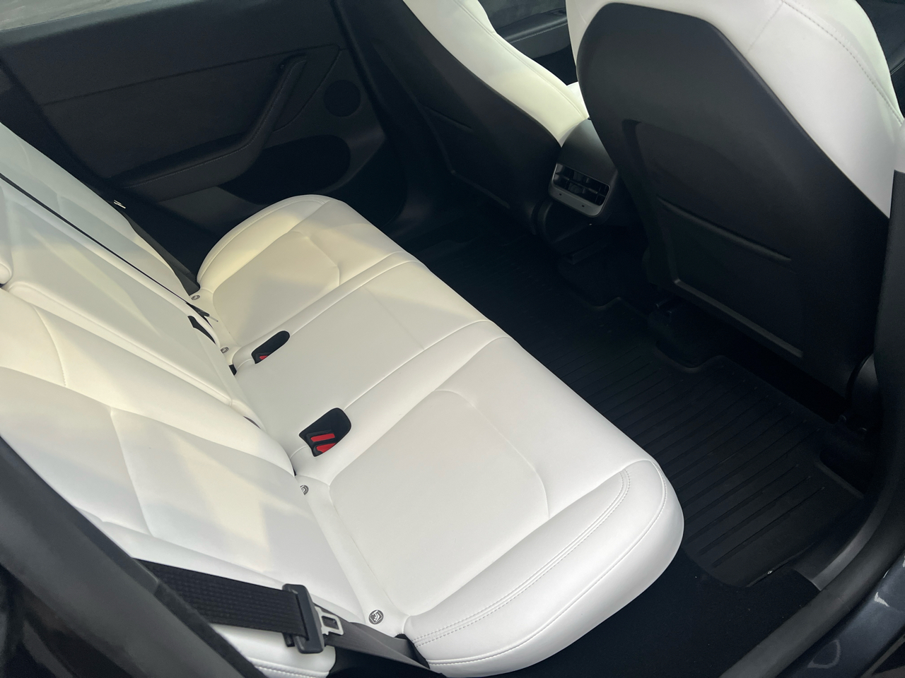 Tesla Model Y Long Range AWD 2024