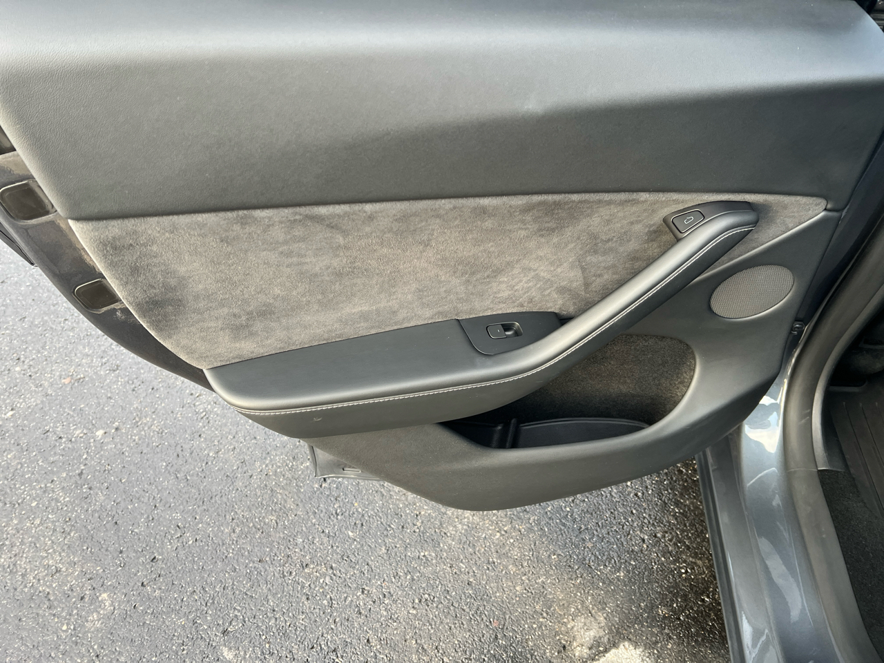 Tesla Model Y Long Range AWD 2024