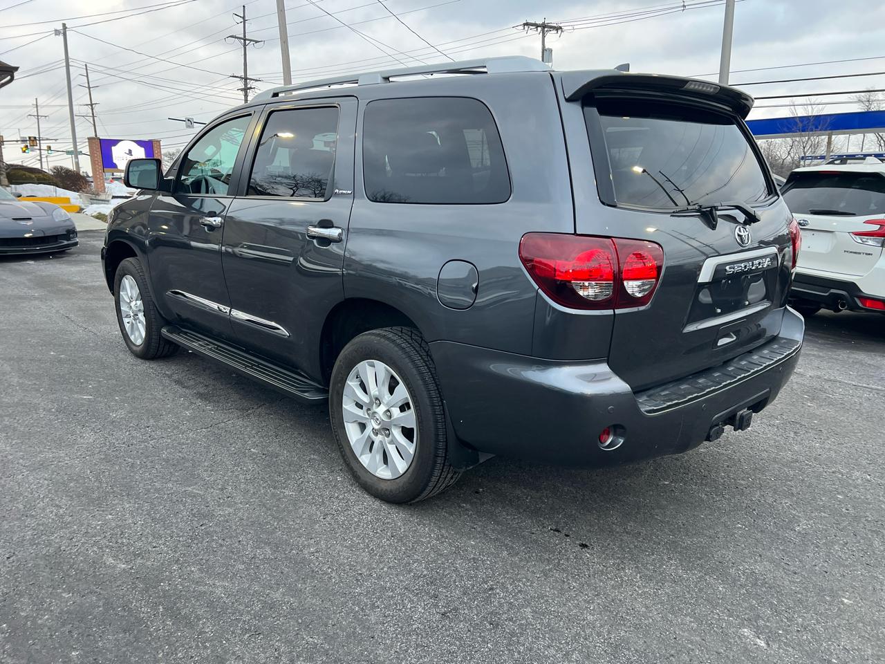 Toyota Sequoia Platinum 4WD (Natl) 2021