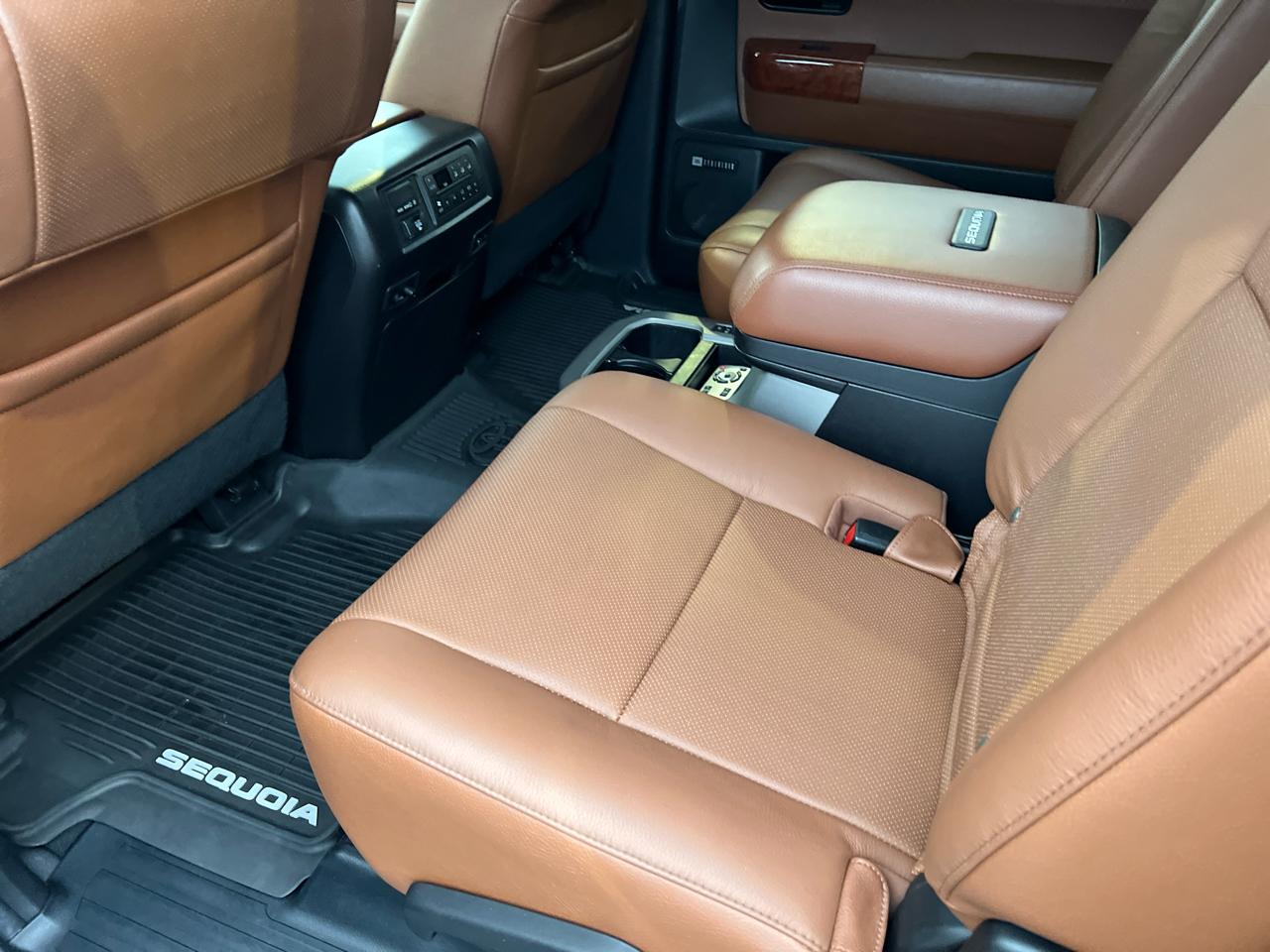 Toyota Sequoia Platinum 4WD (Natl) 2021