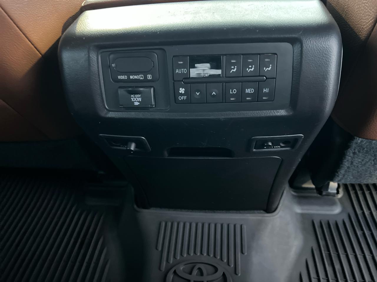 Toyota Sequoia Platinum 4WD (Natl) 2021