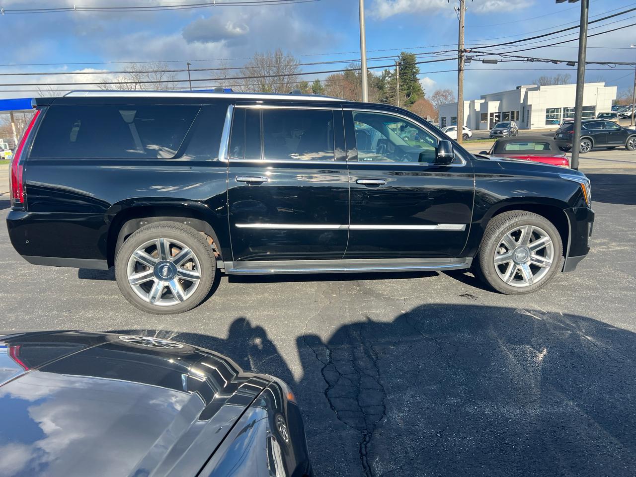 Cadillac Escalade ESV 4WD 4dr Luxury 2017