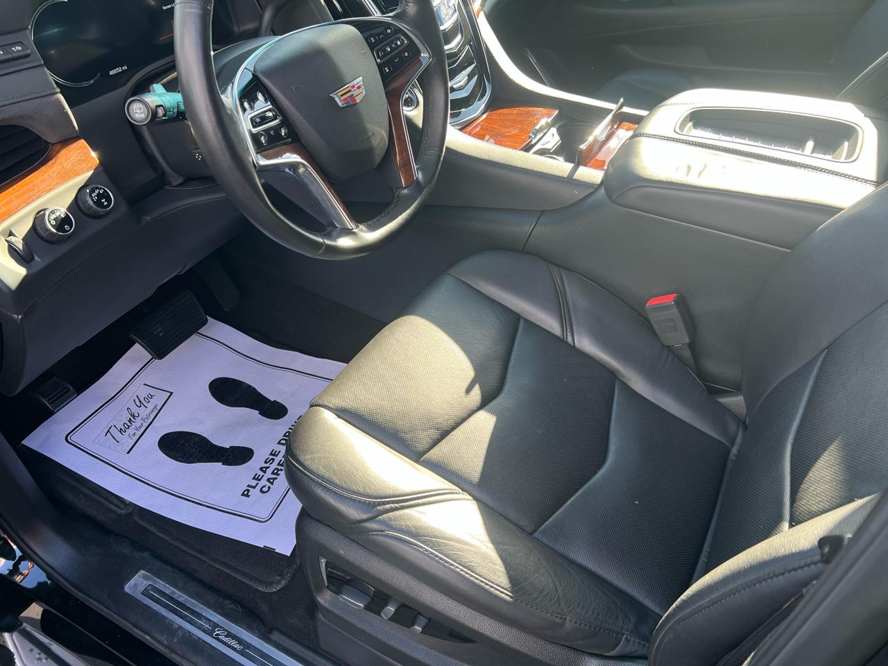 Cadillac Escalade ESV 4WD 4dr Luxury 2017