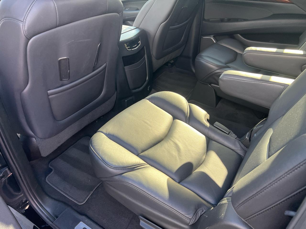 Cadillac Escalade ESV 4WD 4dr Luxury 2017