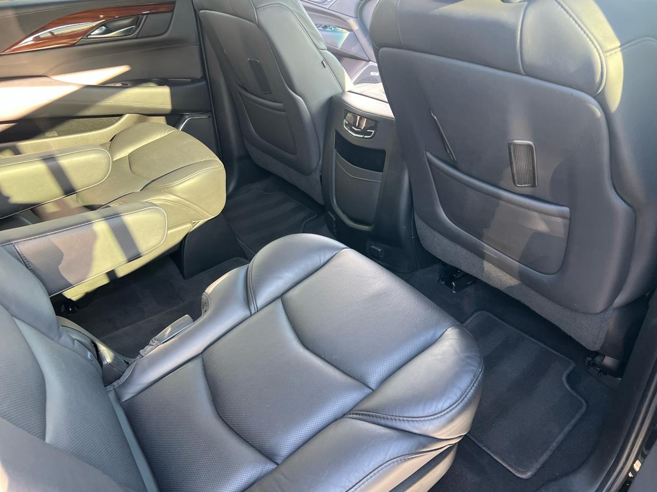 Cadillac Escalade ESV 4WD 4dr Luxury 2017