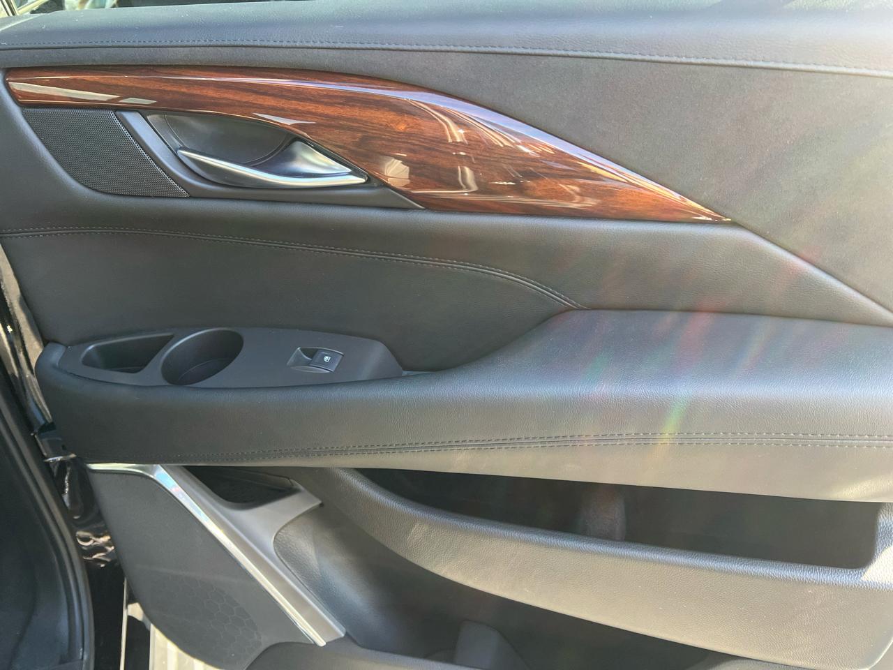 Cadillac Escalade ESV 4WD 4dr Luxury 2017