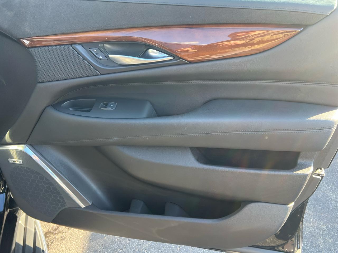 Cadillac Escalade ESV 4WD 4dr Luxury 2017