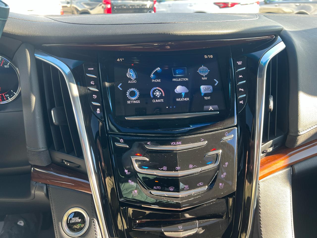 Cadillac Escalade ESV 4WD 4dr Luxury 2017