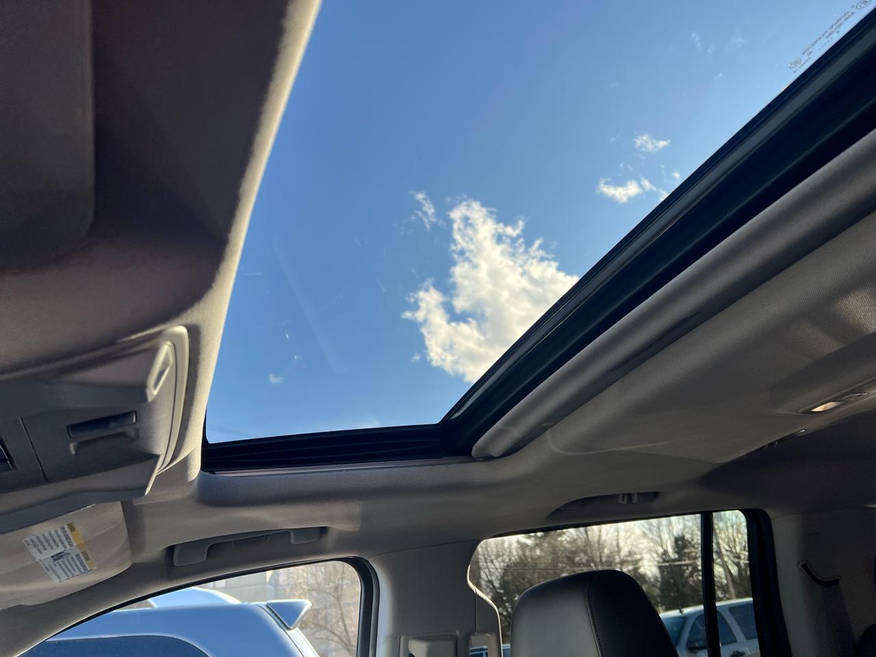 Cadillac Escalade ESV 4WD 4dr Luxury 2017